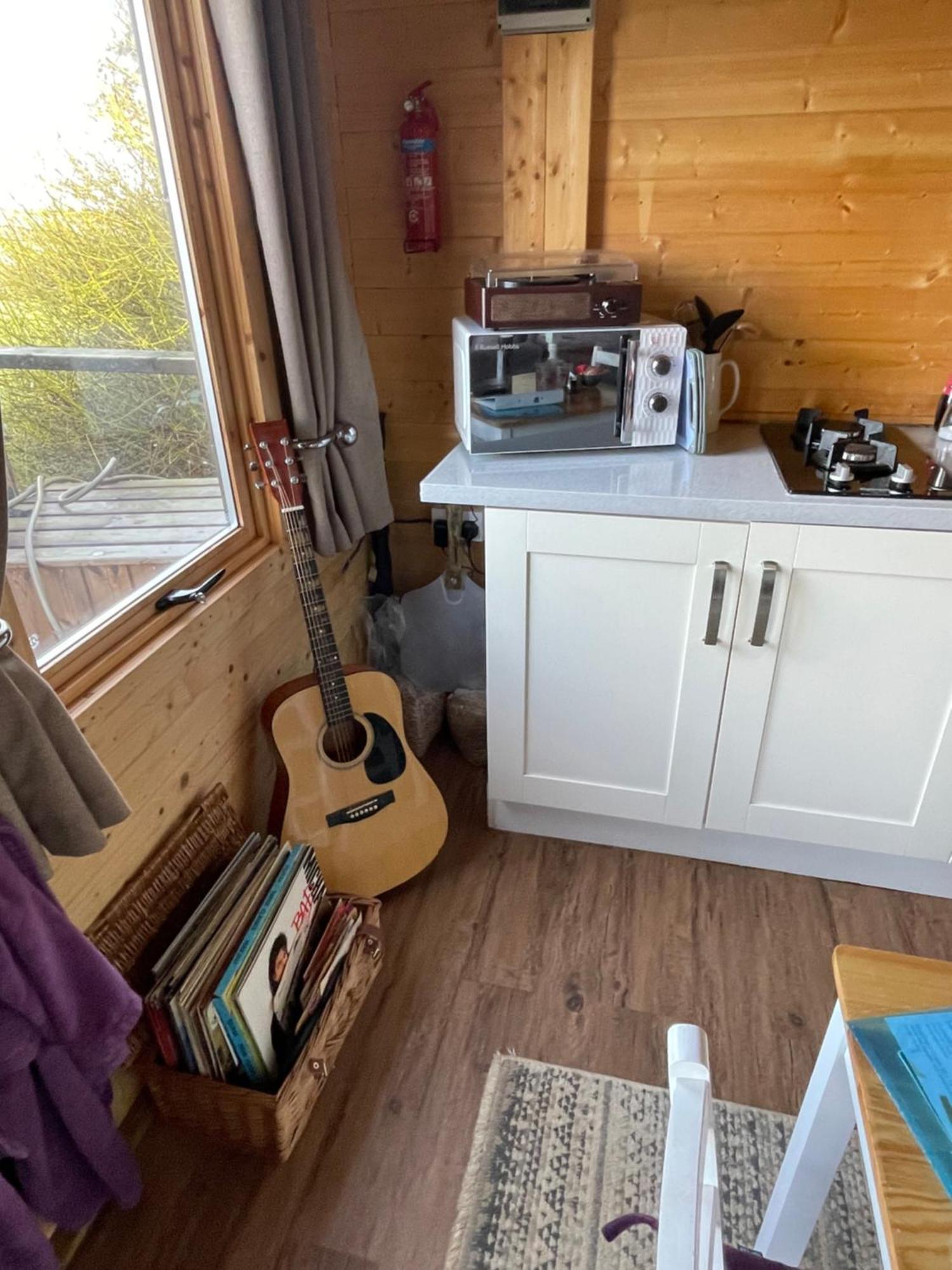 Cosy Cabin In Annie'S Meadow West Meon Екстер'єр фото